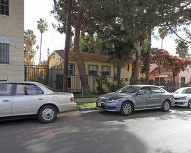 The Serrano Bungalows in Los Angeles, CA - Building Photo - Building Photo