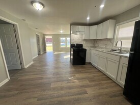 4825 New Glendale Rd in Elizabethtown, KY - Building Photo