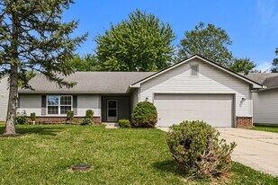 6261 Hazelhatch Dr in Indianapolis, IN - Building Photo