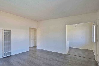 The Palms Apartments in Anaheim, CA - Building Photo - Building Photo