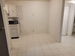 30 SE 4th Ave in Hallandale Beach, FL - Building Photo - Building Photo