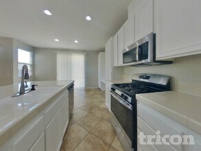 29810 Cottonwood Cove in Menifee, CA - Foto de edificio - Building Photo