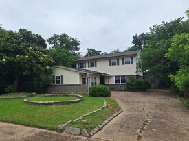 8430 Birchcroft Dr in Dallas, TX - Building Photo