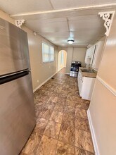 210 N Ash Ave in Independence, MO - Building Photo - Building Photo