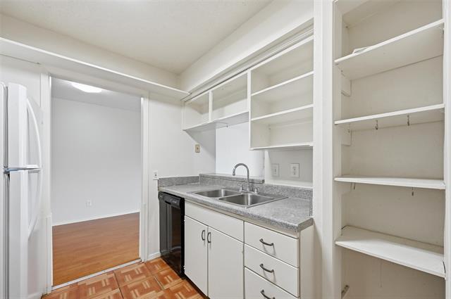 4845 Cedar Springs Rd in Dallas, TX - Foto de edificio - Building Photo