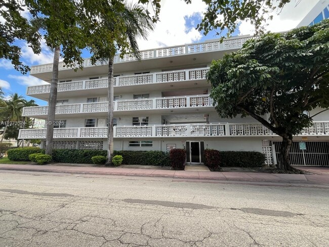 1698 Jefferson Ave in Miami Beach, FL - Foto de edificio - Building Photo