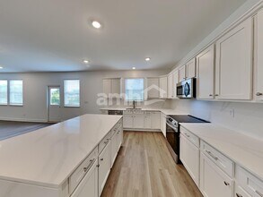4 Pointe Dr in Dallas, GA - Building Photo - Building Photo