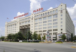 Montgomery Plaza in Fort Worth, TX - Building Photo - Building Photo