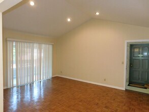 42 Streamwood in Irvine, CA - Building Photo - Building Photo