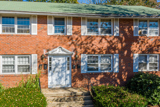 Oakridge Apartments in Willimantic, CT - Building Photo - Building Photo