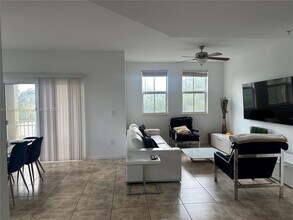 8999 NW 107th Ct in Doral, FL - Building Photo - Building Photo
