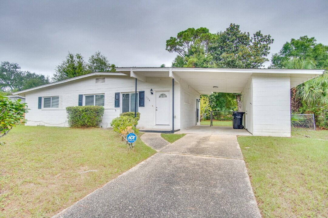 114 Altamont Rd in Pensacola, FL - Foto de edificio
