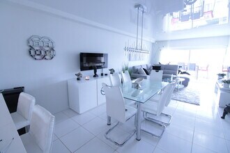 470 Paradise Isle Blvd in Hallandale Beach, FL - Building Photo - Building Photo