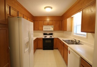 2103 Aspen Way in Winston-Salem, NC - Building Photo - Building Photo