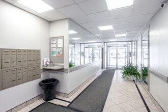 Central Court Apartments in Edmonton, AB - Building Photo - Lobby