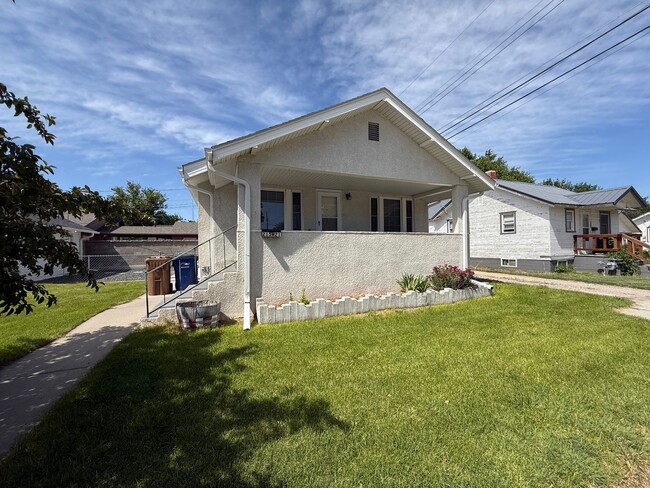 property at 215 W 21st St