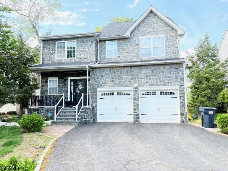 16 Alexis Ct in Bridgewater, NJ - Building Photo