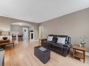 348 W St in Brantford, ON - Building Photo - Building Photo