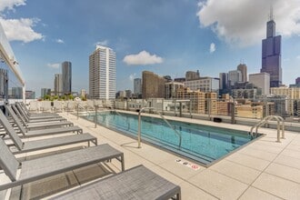 848 W Van Buren St in Chicago, IL - Building Photo - Building Photo