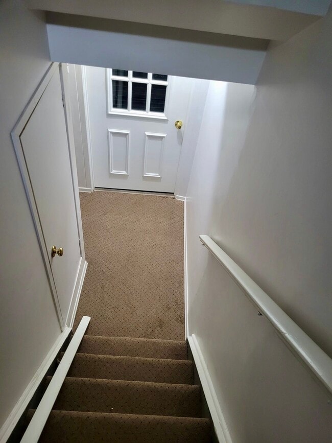 PRIVATE APARTMENT IN LOWER LEVEL OF HOUSE in Toronto, ON - Building Photo - Building Photo