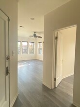 2060 W Fargo Ave, Unit 3W in Chicago, IL - Building Photo - Building Photo