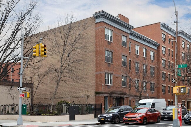 545 Warren St in Brooklyn, NY - Foto de edificio - Primary Photo