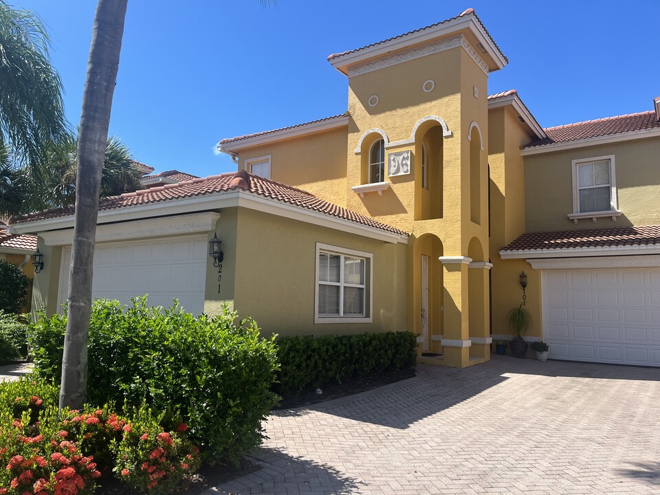 7081 San Lorenzo Ct, Unit Portifino in Ft. Myers, FL - Foto de edificio