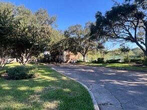 10047 Westpark Dr in Houston, TX - Foto de edificio - Building Photo