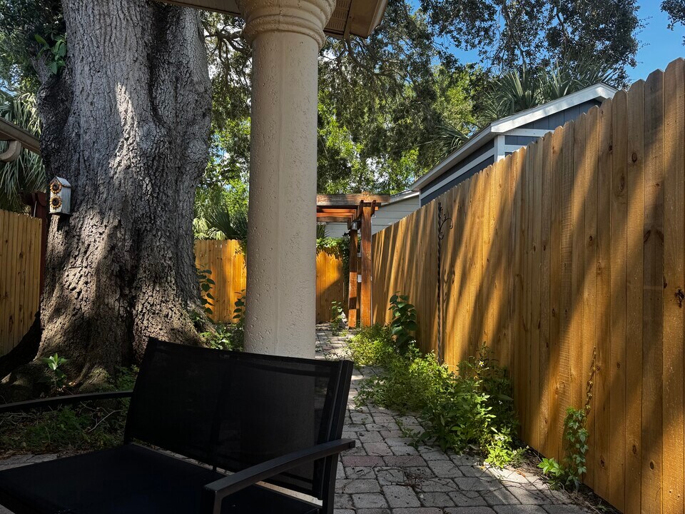 1006 N Fremont Ave in Tampa, FL - Building Photo