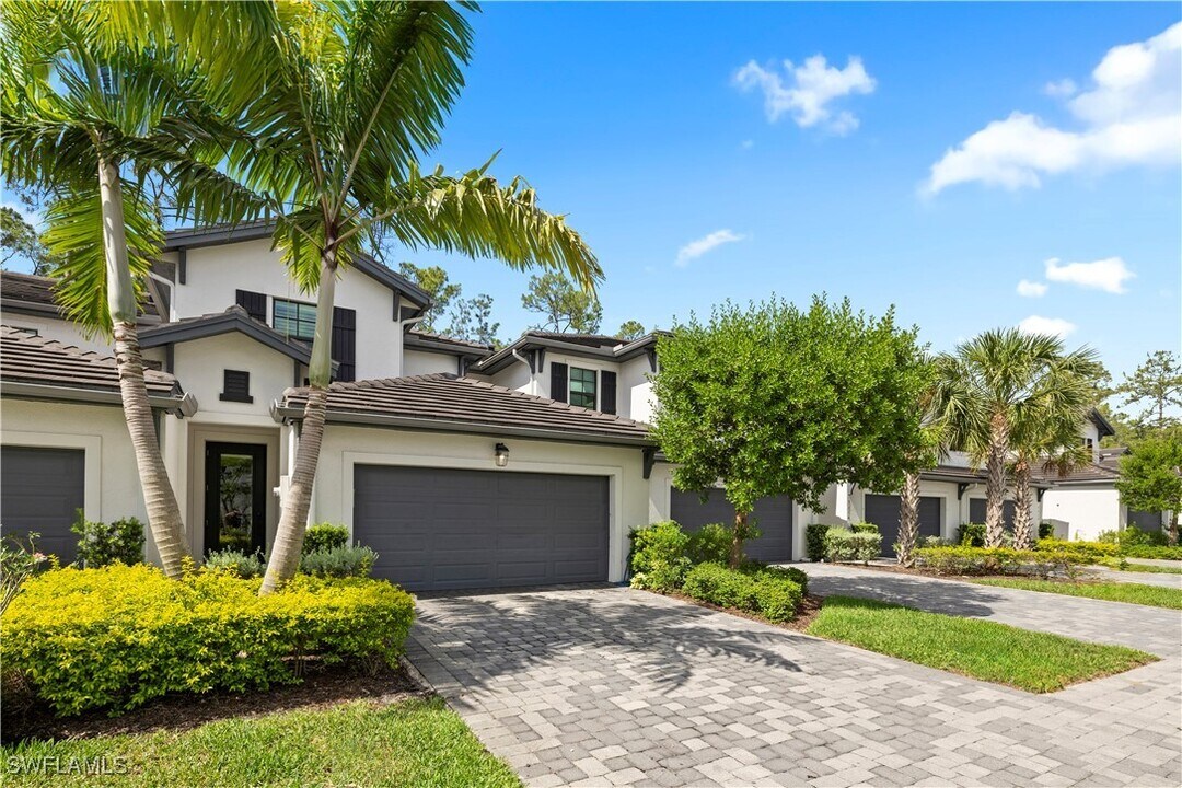 7324 Rockefeller Dr in Naples, FL - Building Photo