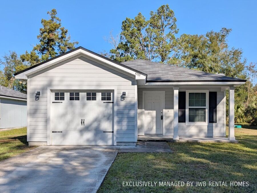 8259 Nussbaum Dr in Jacksonville, FL - Building Photo