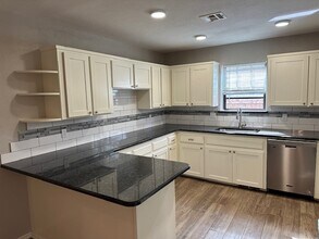 668 Wandering Way in Oklahoma City, OK - Building Photo - Building Photo