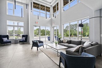 The Rise At Regency in Henrico, VA - Foto de edificio - Building Photo