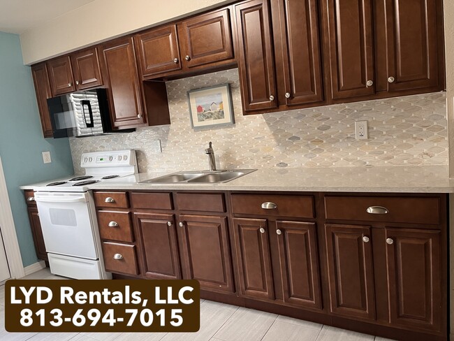 3715 66th Ave N, Unit B in Pinellas Park, FL - Foto de edificio - Building Photo