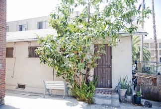 Ozmun Apartments in Los Angeles, CA - Building Photo - Building Photo