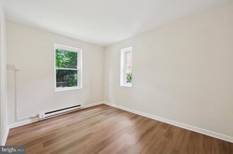 111 W Queen Ln in Philadelphia, PA - Building Photo - Building Photo