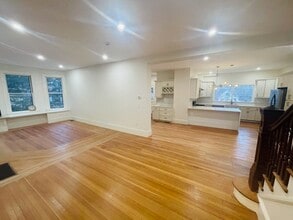 141 Cypress St, Unit 1 in Newton, MA - Building Photo - Building Photo