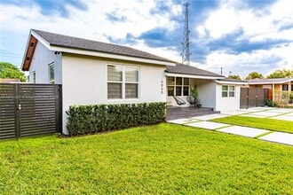 6860 SW 37th St in Miami, FL - Building Photo - Building Photo