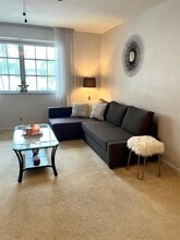1821 NE 62nd St, Unit 327 in Fort Lauderdale, FL - Foto de edificio - Building Photo