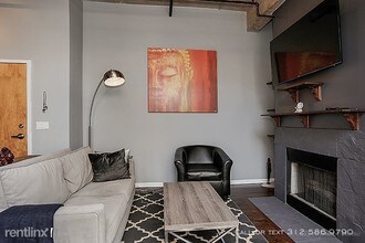 758 N Larrabee St-Unit -CUSTOM 1 BD PENTHOUS in Chicago, IL - Building Photo - Building Photo
