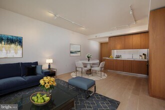 925 H St NW in Washington, DC - Building Photo - Building Photo