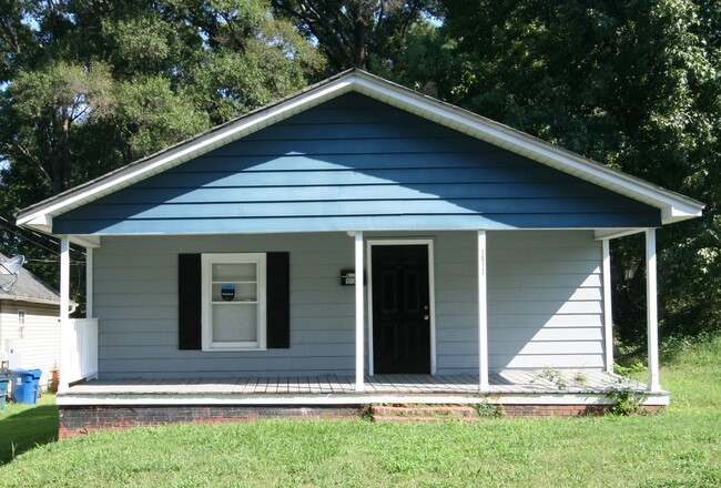 1013 Lowry Ave in Durham, NC - Building Photo - Building Photo