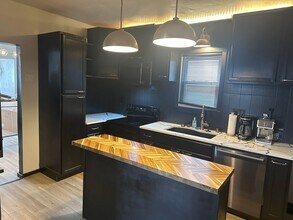 2407 S Kinnickinnic Ave in Milwaukee, WI - Building Photo - Building Photo