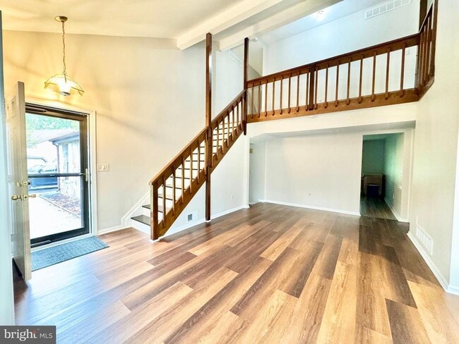 property at 39 S Turnberry Dr