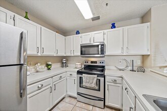 4029 Crockers Lake Blvd in Sarasota, FL - Building Photo - Building Photo