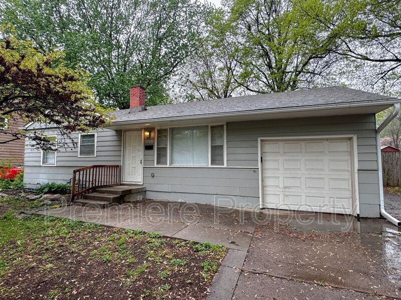 1706 S Pearl St in Independence, MO - Foto de edificio