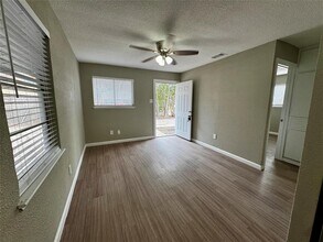 202 W N Loop Blvd in Austin, TX - Building Photo - Building Photo