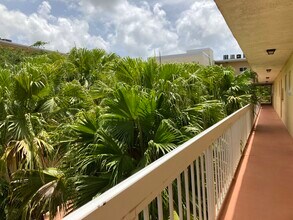 7800 Camino Real, Unit Village of Kings Creek in Miami, FL - Building Photo - Building Photo