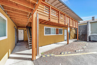 Holgate 10 in Portland, OR - Building Photo - Building Photo