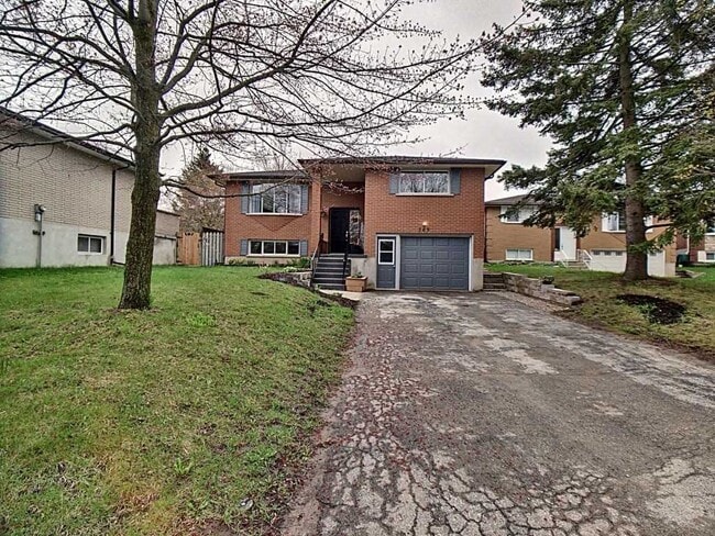 365 Roselawn Pl in Waterloo, ON - Building Photo - Building Photo